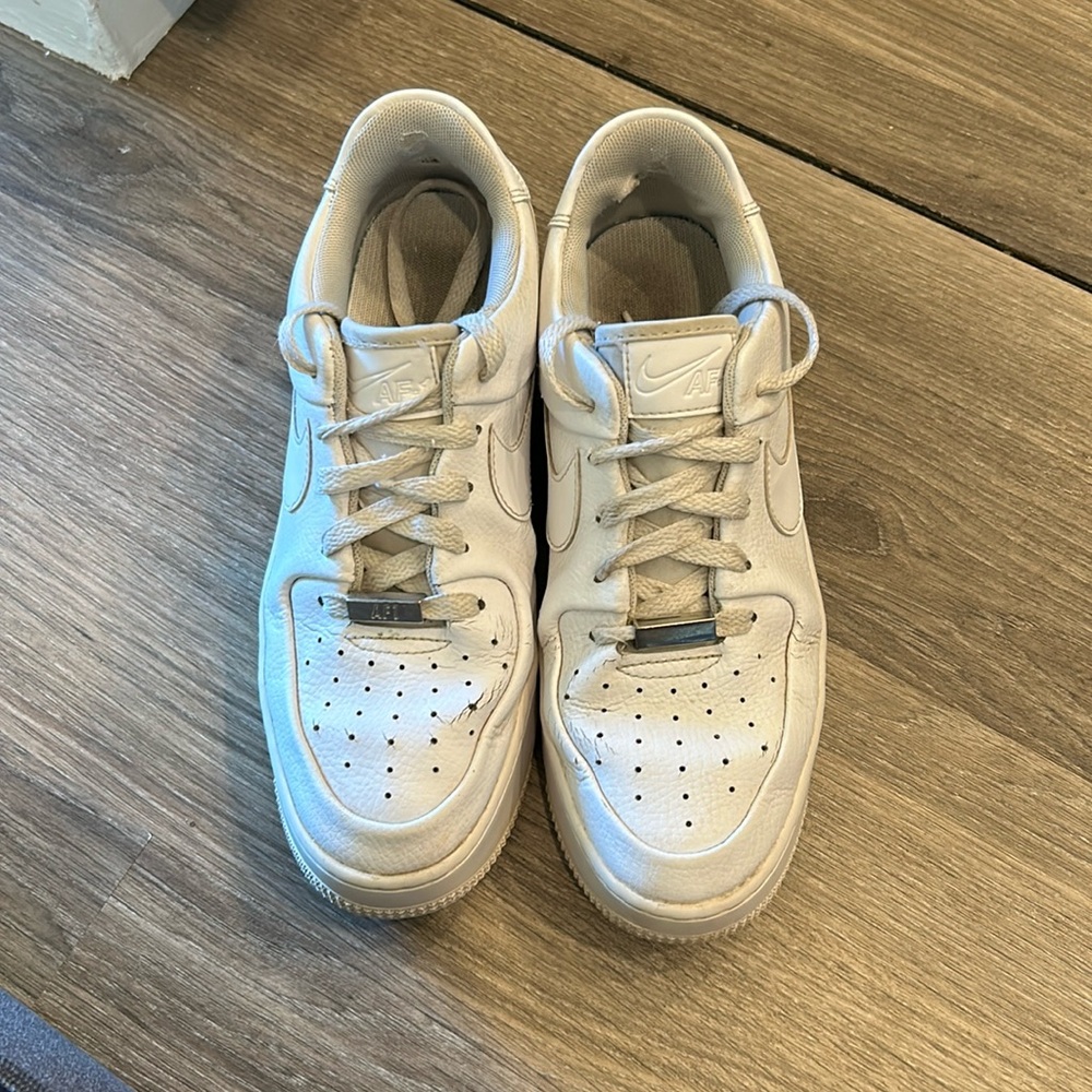 Air Force 1 women’s Nike sneakers